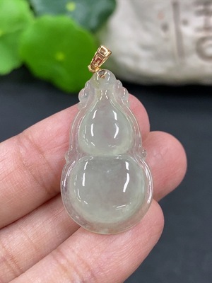 F43178282 翡翠葫芦挂件 18k 货品总重约3.9g