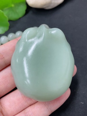 H42956470 和田玉手把件  三脚金蟾    货品总重约（含绳）136.5g
