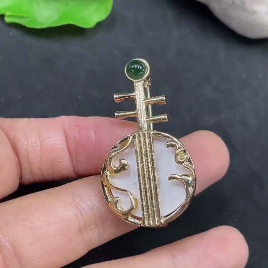 F30499668 Jadeite Inlaid Brooch Non-Gold Inlaid