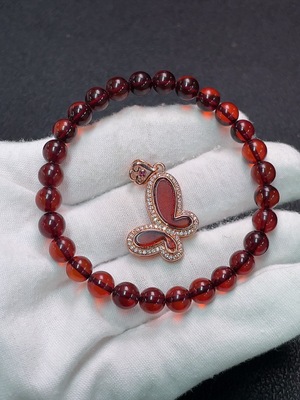 C34007331 Amber and Beeswax Bracelet + Pendant (Non-Gold), Total Weight Approx. 7.61g, Sell as a Lot