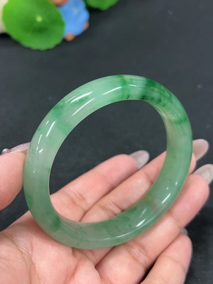 H41812019 非洲翠(独龙玉)正圈手镯 圈口56.8 货品总重约48.7g