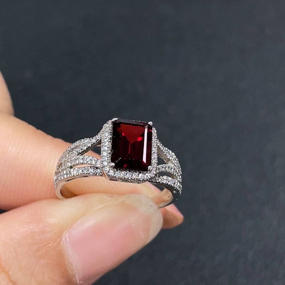 C32816620 Garnet Ring Non-Gold Total Weight Approx. 2.78g Size 15