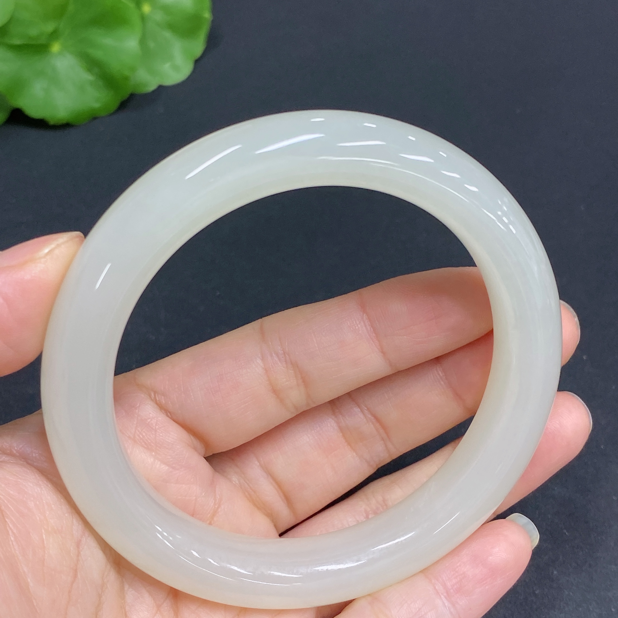 H33902567 Hetian Jade Round Bracelet Size 58.8 Total Weight Approx. 56.9g