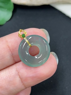 F46545441 翡翠甜甜圈挂件 18k金扣头 货品总重约1.8g