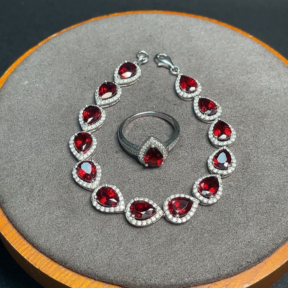 C33920422 Garnet Bracelet + Ring Non-Gold Total Weight Approx.13.65g Size 14 Sell as a Lot