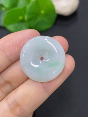 F46598087 翡翠平安扣 货品总重量约7.3克