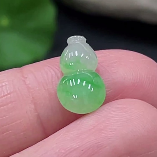 F26996600 Jadeite inlay, total weight approx. 0.68g