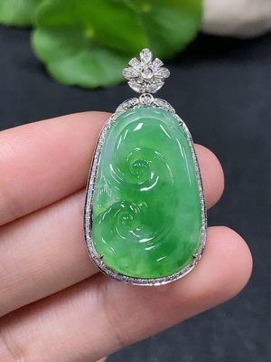 F33947145 Jadeite Ruyi Inlaid Pendant 18K Gold Total Weight Approx. 5.7g (With Diamond Accents)