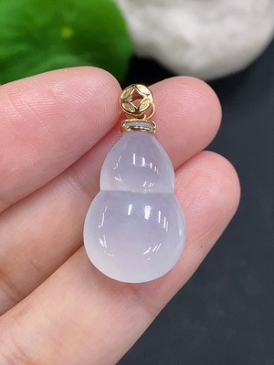 F33905930 Jadeite Gourd Pendant with 18k Gold Clasp, Total Weight Approximately 3.3g