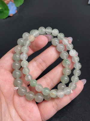 H33847491 非洲翠（独龙玉）手串     卡8.8/7.5mm左右     货品总重约39.9g
