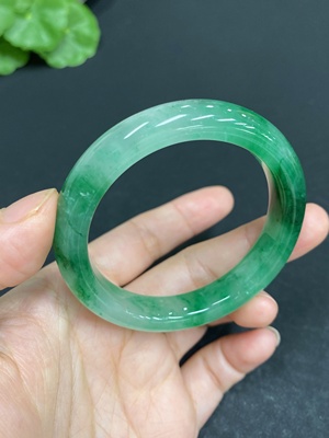 H33845759 African Emerald (Dulong Jade) Round Bracelet