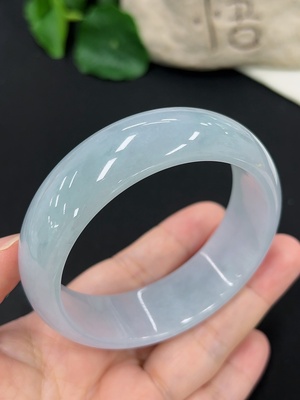 F46545696 翡翠正圈手镯 货品总重约78.9g 58.5圈口