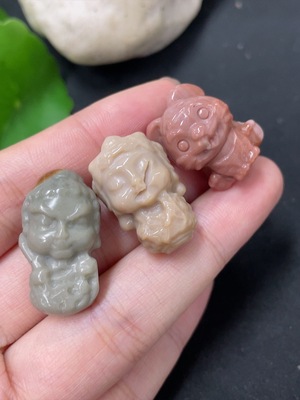 H40688608 阿拉善玛瑙挂件  含其他矿物成分  货品总重约18.6g