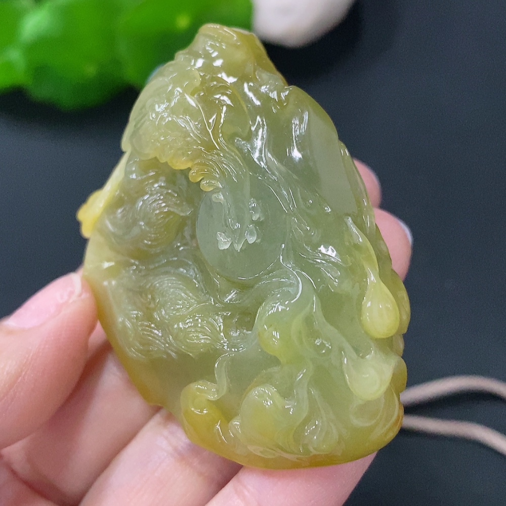 F30441448 Jadeite Pendant Phoenix Total Weight: approx. 81g (including rope) Color origin undetermined