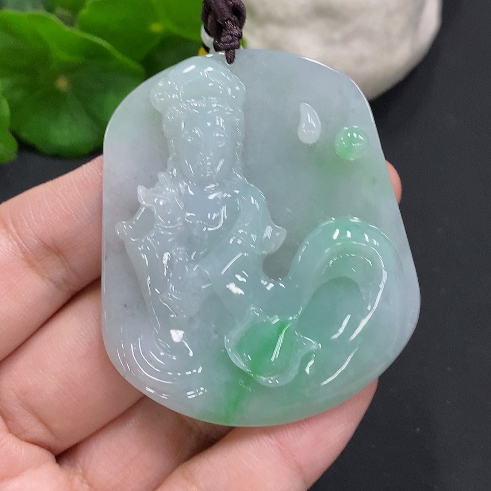 F35106588 Jadeite Guanyin pendant Total weight about 39.2g (including rope weight) Matching beads not jadeite