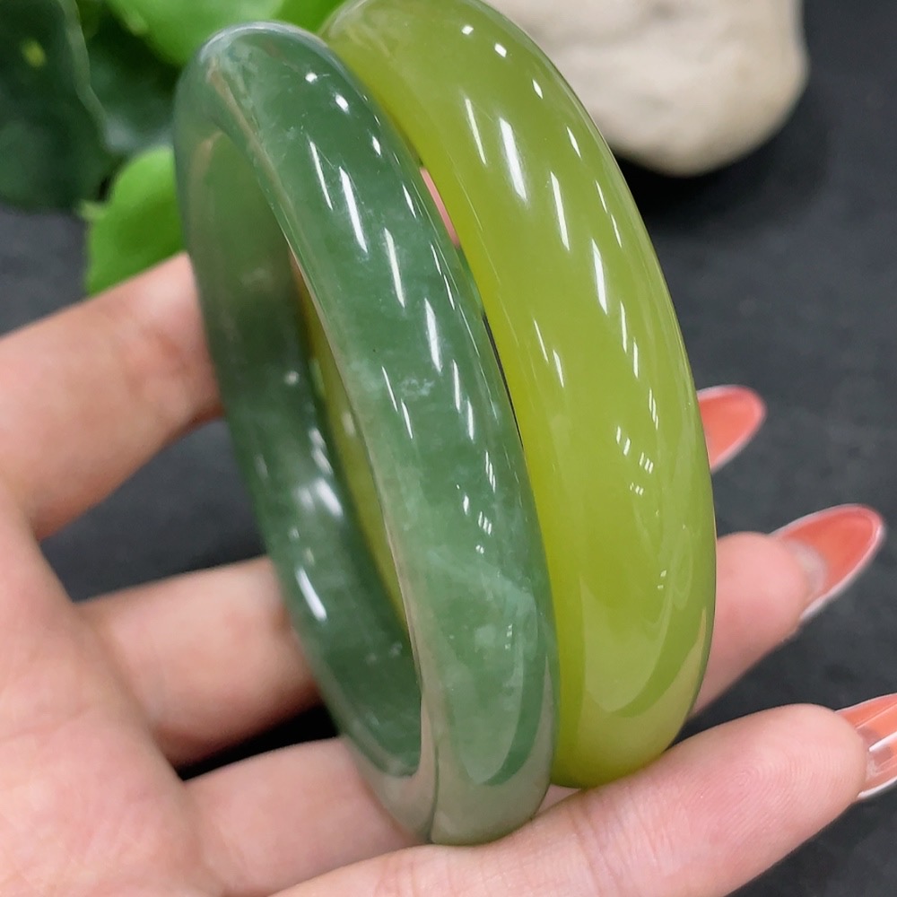 H34980145 Xiuyu (Serpentine Jade) Round Bracelet Size 57.1/58 Total Weight Approx. 90.9g