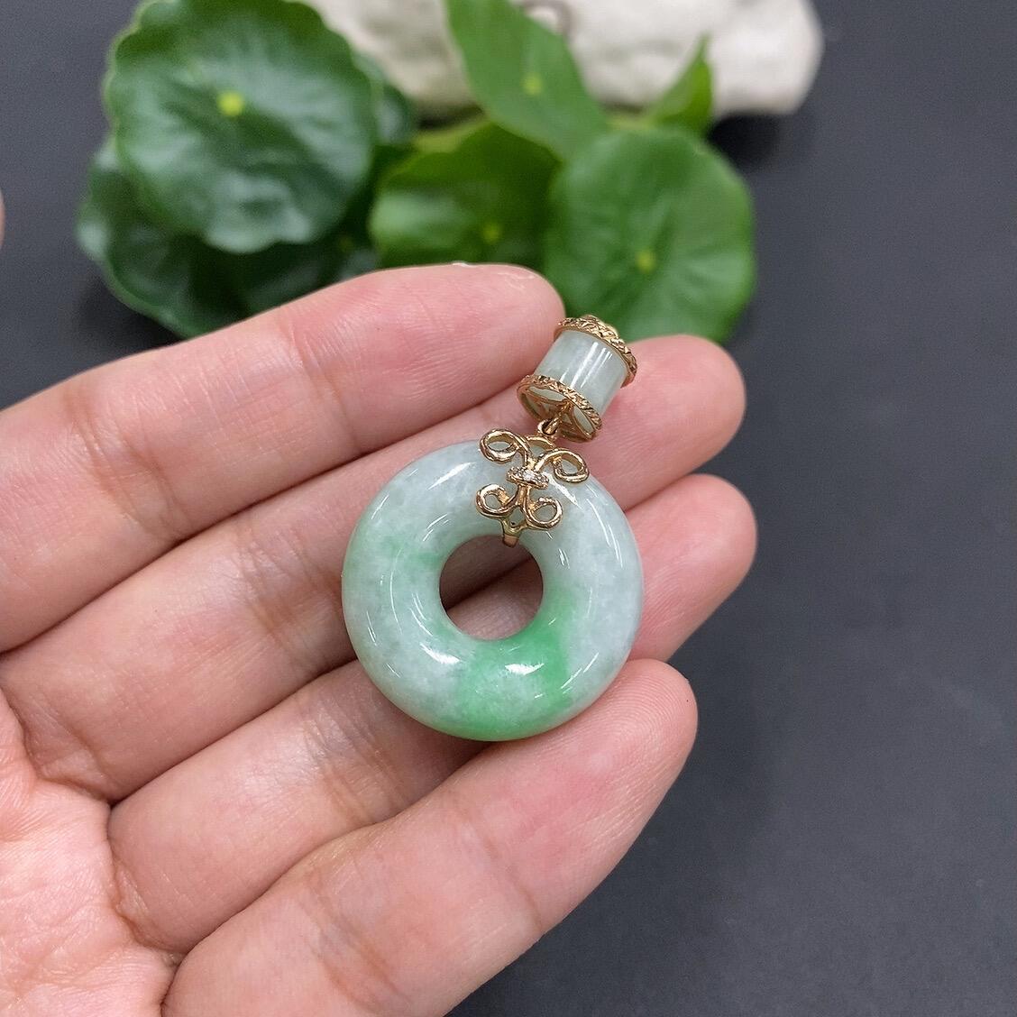 F0833259 Jadeite Peace Ring with Fine Crack Lines and G18K Imprint Clasp