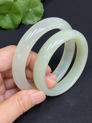 H34987028 Xiuyu (Serpentine Jade) Regular Circle Bracelet