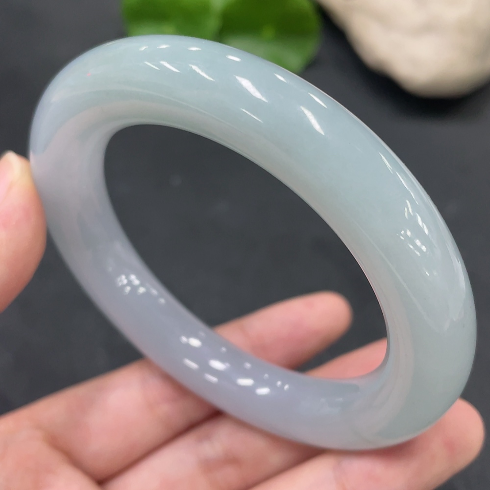 F21382827 Jadeite Round Bangle Size 56.5 Total Weight 82.885g
