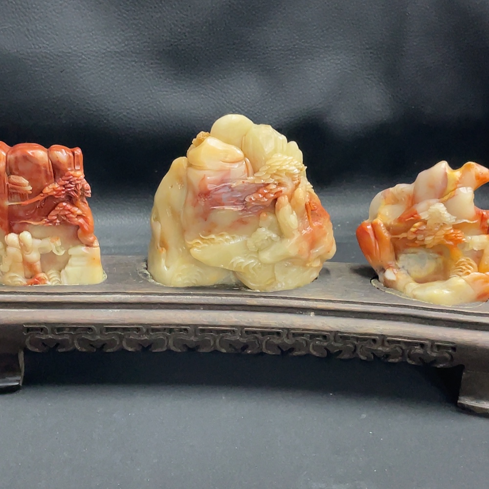 H28274369 Shoushan Stone Ornament - Gathering Under the Pine Tree