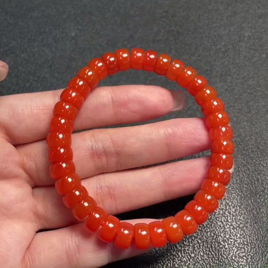 C35153968 Red Agate Bracelet with Visible Organic Matter, Total Weight Approx. 21.47g, Size ~8mm