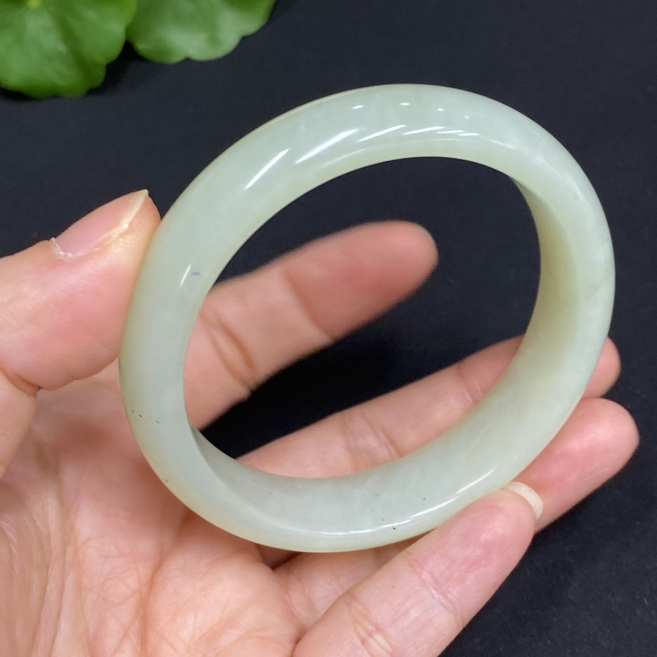 H34987028 Xiuyu (Serpentine Jade) Regular Circle Bracelet