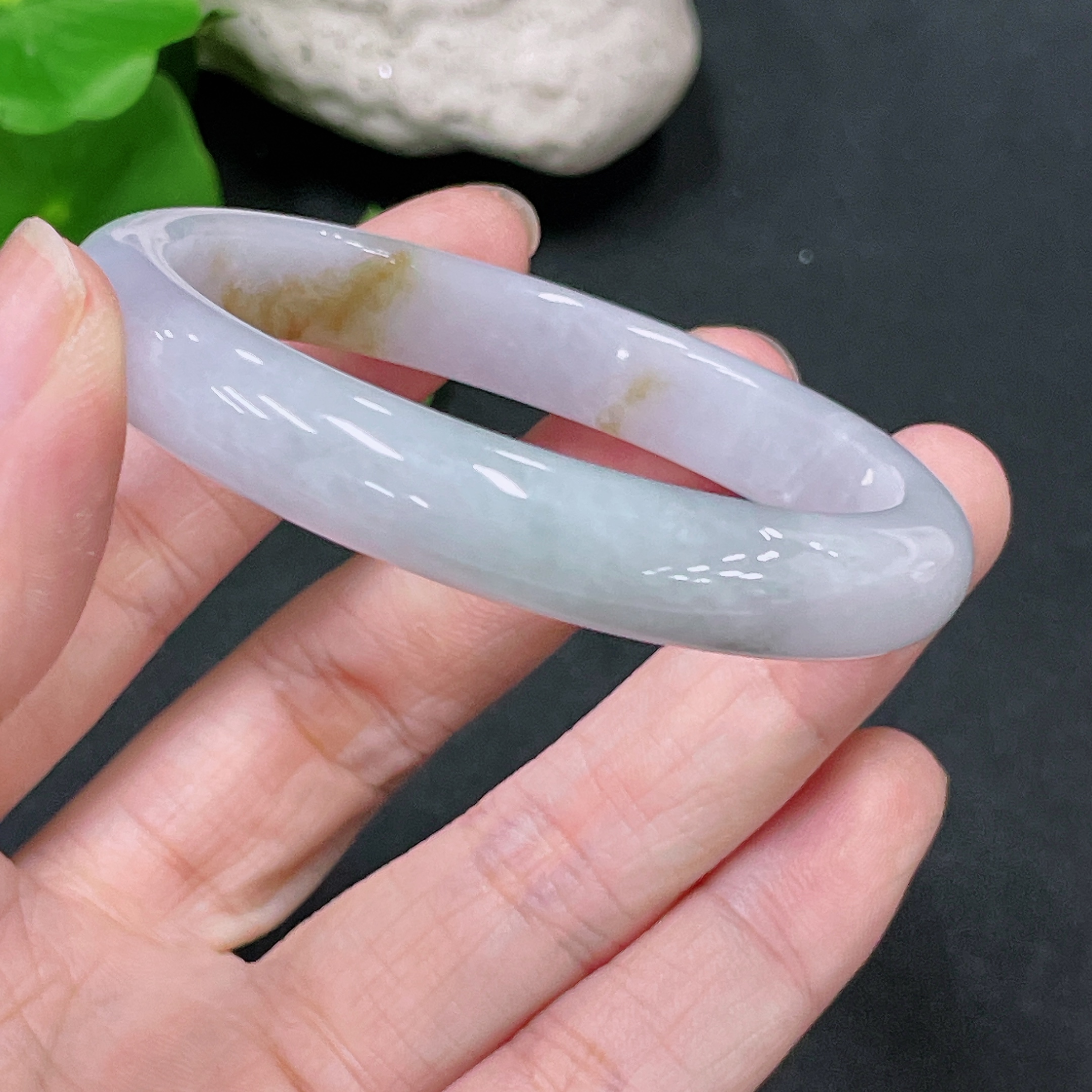 F33920309 Jadeite Round Bangle, Total Weight Approximately 32.5g, Color Origin of Yellow Part Undetermined, Size 52.4