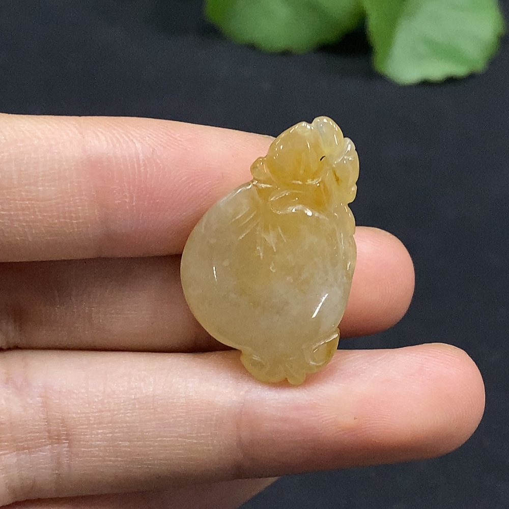 F30498520 Jadeite Pendant, Color Origin Undetermined, Total Weight Approx. 5.85g