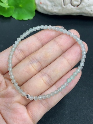 F46492104 翡翠手串 非金  货品总重约4.2g  卡3.5mm左右