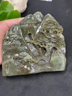 H31581290 和田玉摆件  山水  含其他矿物成分   货品总重约520g