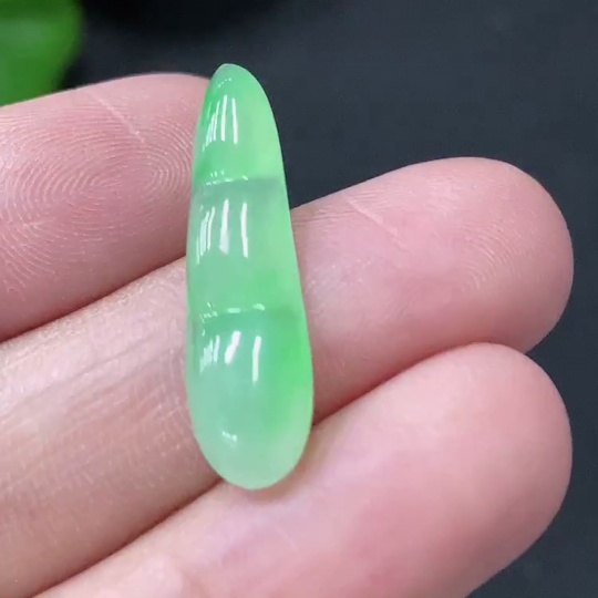 F31587395 Jadeite Inlaid Lucky Bean