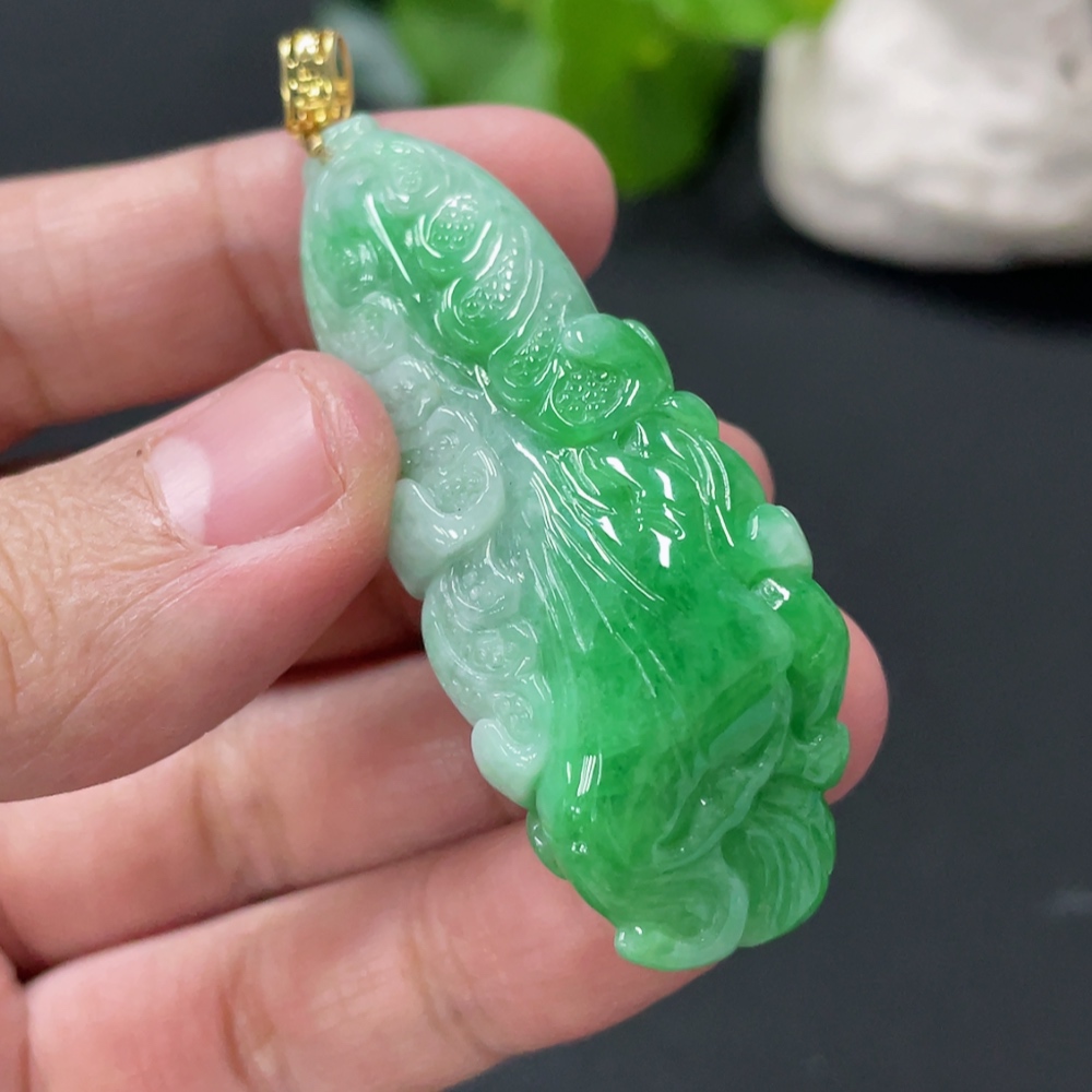 F32821188 Jadeite Cabbage Pendant with 18K Gold Clasp, Total Weight Approx. 21.7g