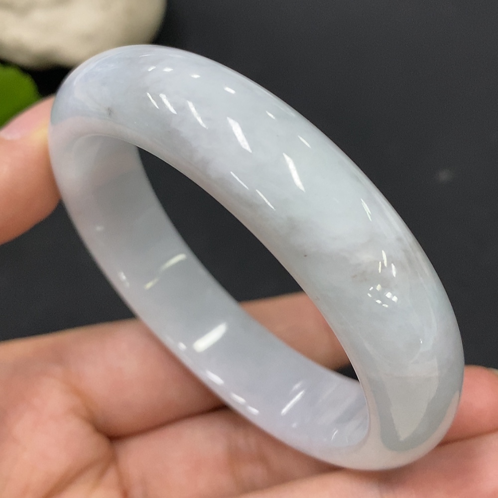 F29357509 Jadeite Round Bangle (Total Weight: Approx. 57.77g, Inner Diameter: 54)