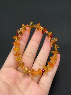 C26983515 Amber and Beeswax Bracelet, Total Weight Approx. 8.26g, Size 4.9-10.9mm