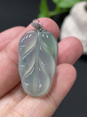 F36253980 Jadeite Leaf Pendant Total Weight Approx. 3.2g 18K Gold Clasp with Diamond Accents