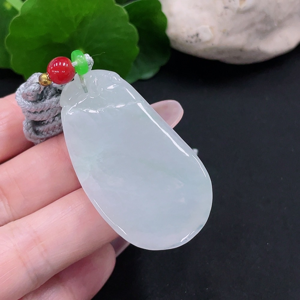 F34013224 Jadeite Auspicious Gourd Pendant