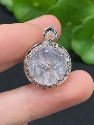 F33927078 Jadeite inlaid pendant 18K gold total weight about 3.03g