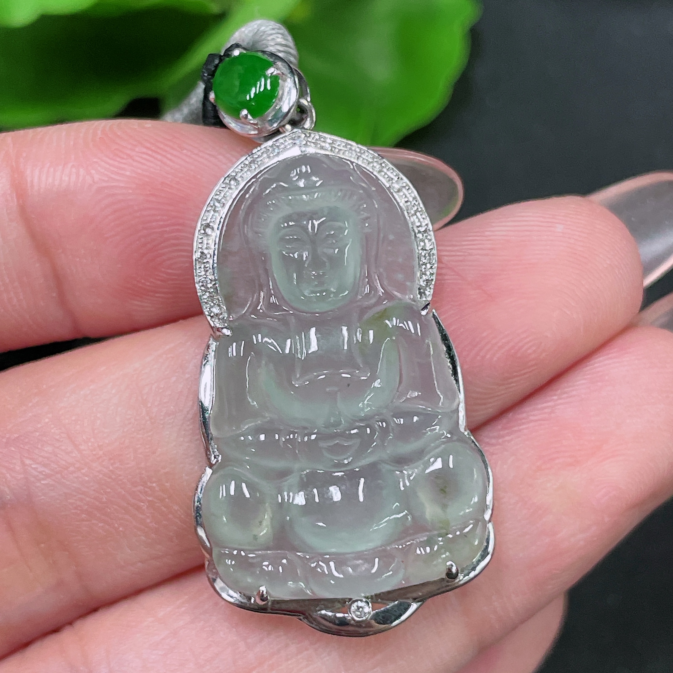 F34983732 Jadeite Guanyin inlay piece 18k gold inlaid with rope total weight about 7.24g