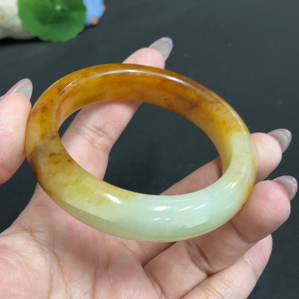 H33863743 Xiuyu (Serpentine Jade) Round Bracelet