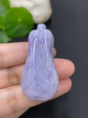 F46552291 翡翠白菜挂件 货品总重量约25.7克