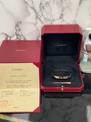 S43097127 卡地亚 Cartier 99新  宽版无钻手镯 尺码17 18k玫瑰金 可叠戴 经典热门爆款 附件 包装盒 螺丝刀