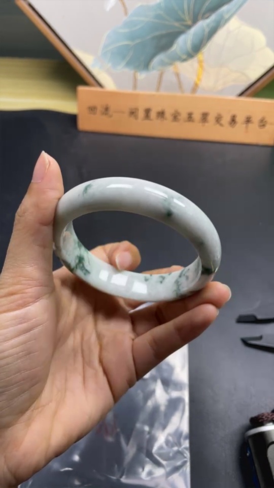 F17898423 Jadeite Regular Bangle, Loop Size 58.7, Containing Other Mineral Components, Total Weight 67.922g