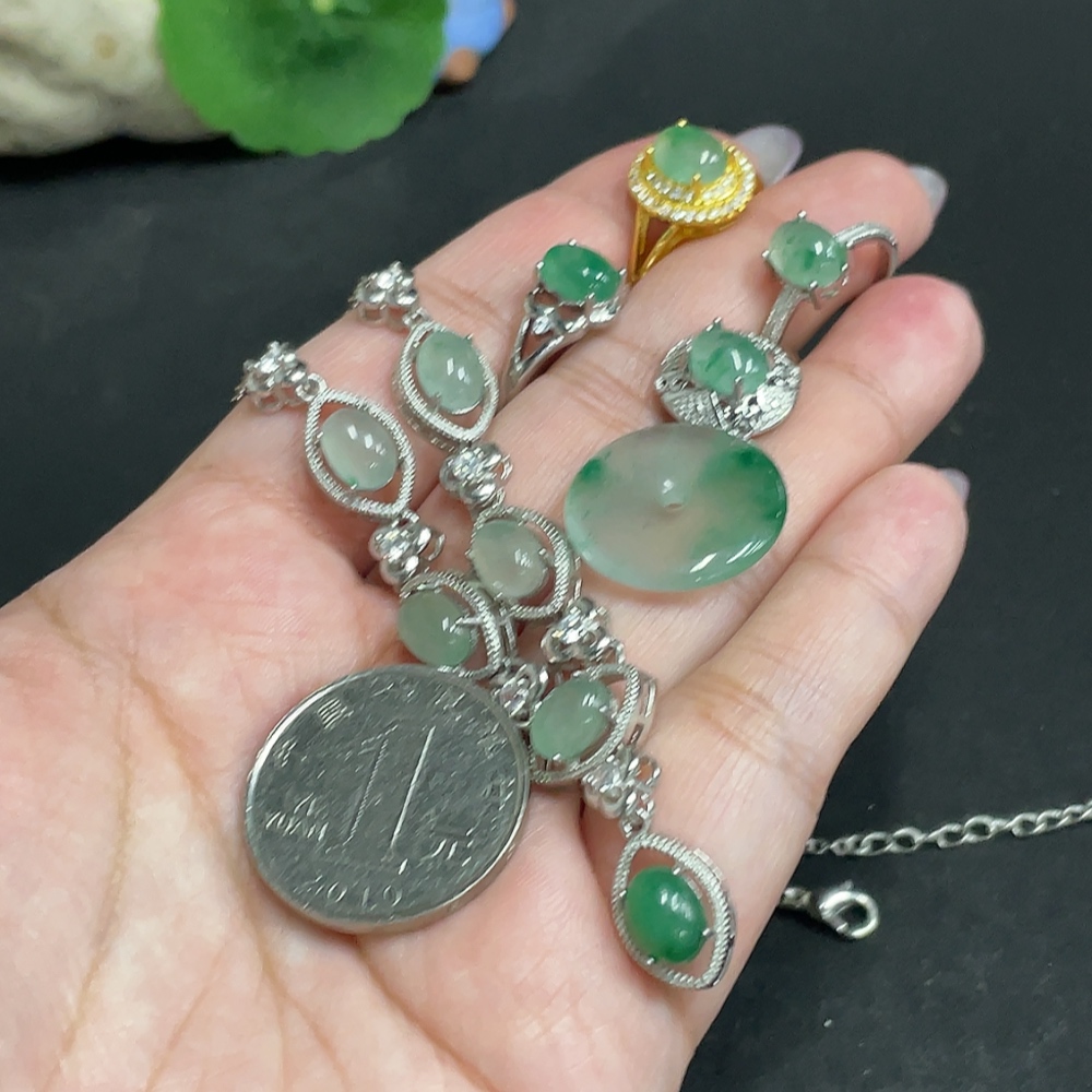 H33881367 African Emerald (Dulong Jade)