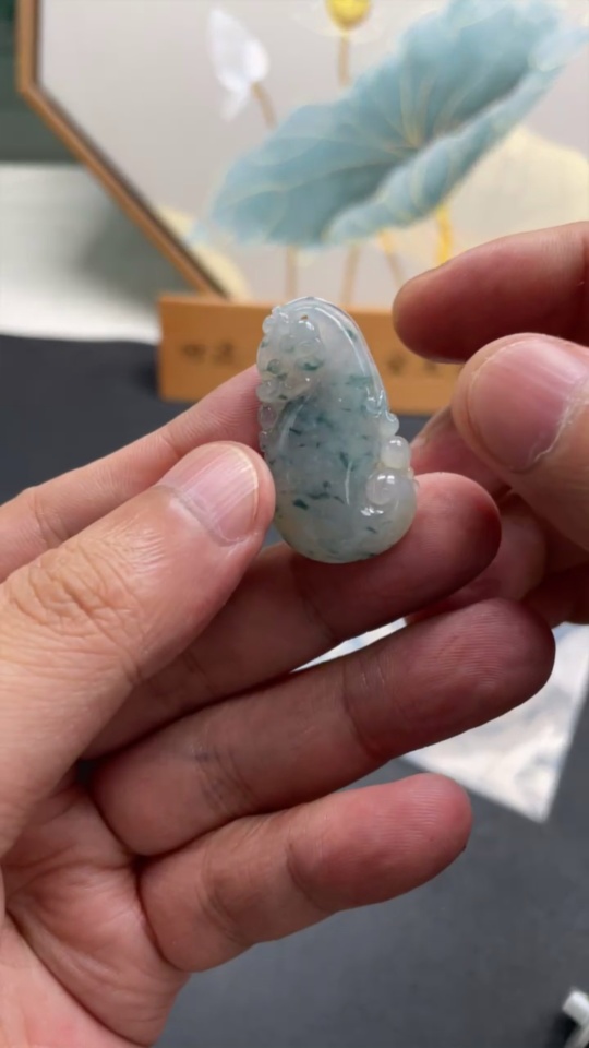 F20281237 Jadeite Fushou pendant Total weight: 8.590g