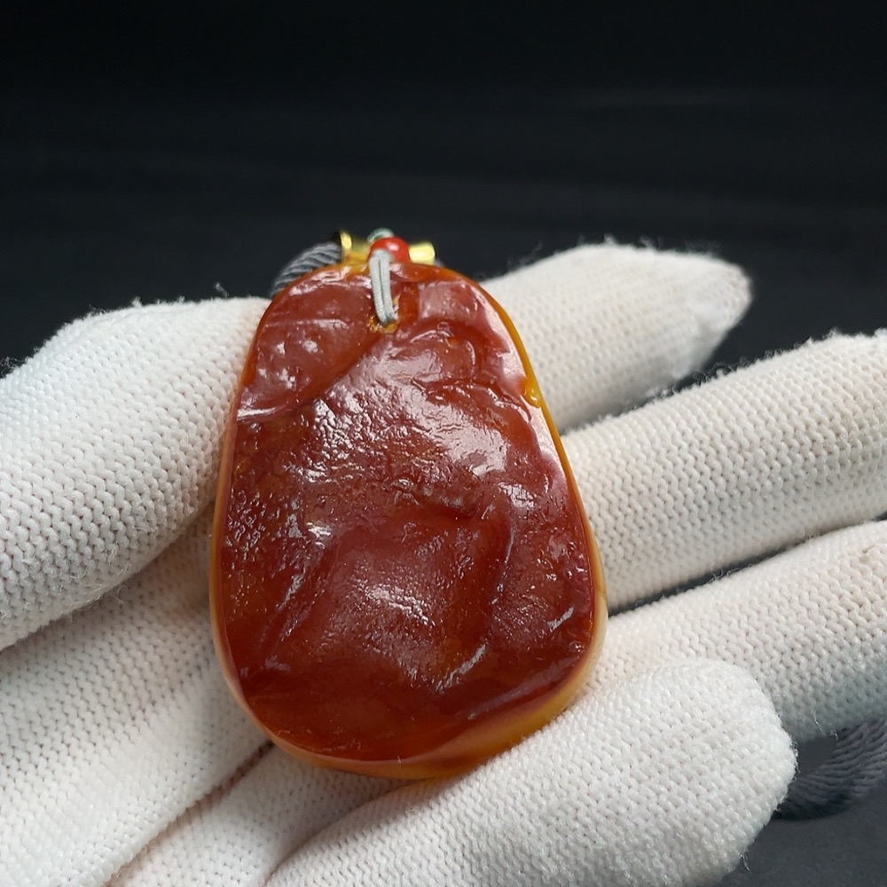 C27049249 Amber Beeswax Pendant with Cord (Approx. 21.60g) Coated with Colorless Film