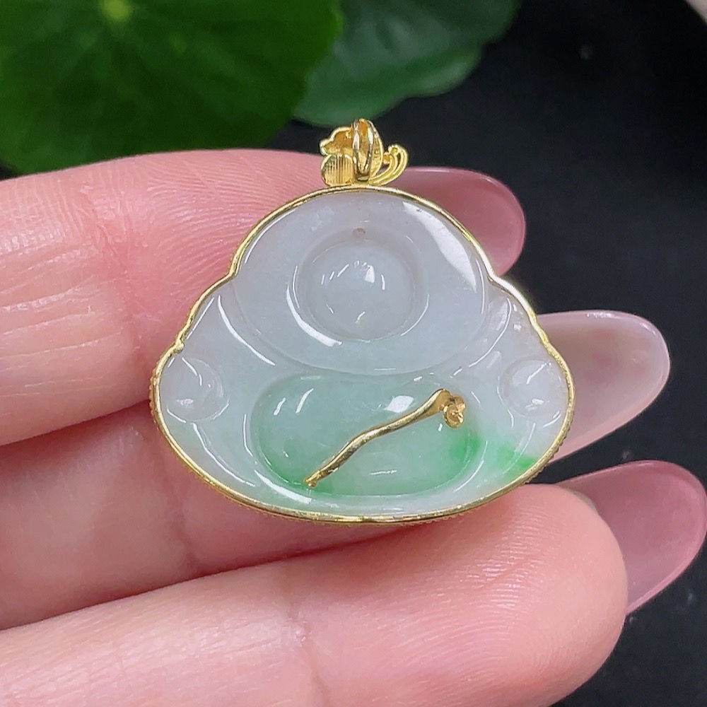 F34013877 Jadeite Buddha Pendant with 18K Gold Clasp, Main Body Contains 58% Gold, Total Weight Approximately 4.44g