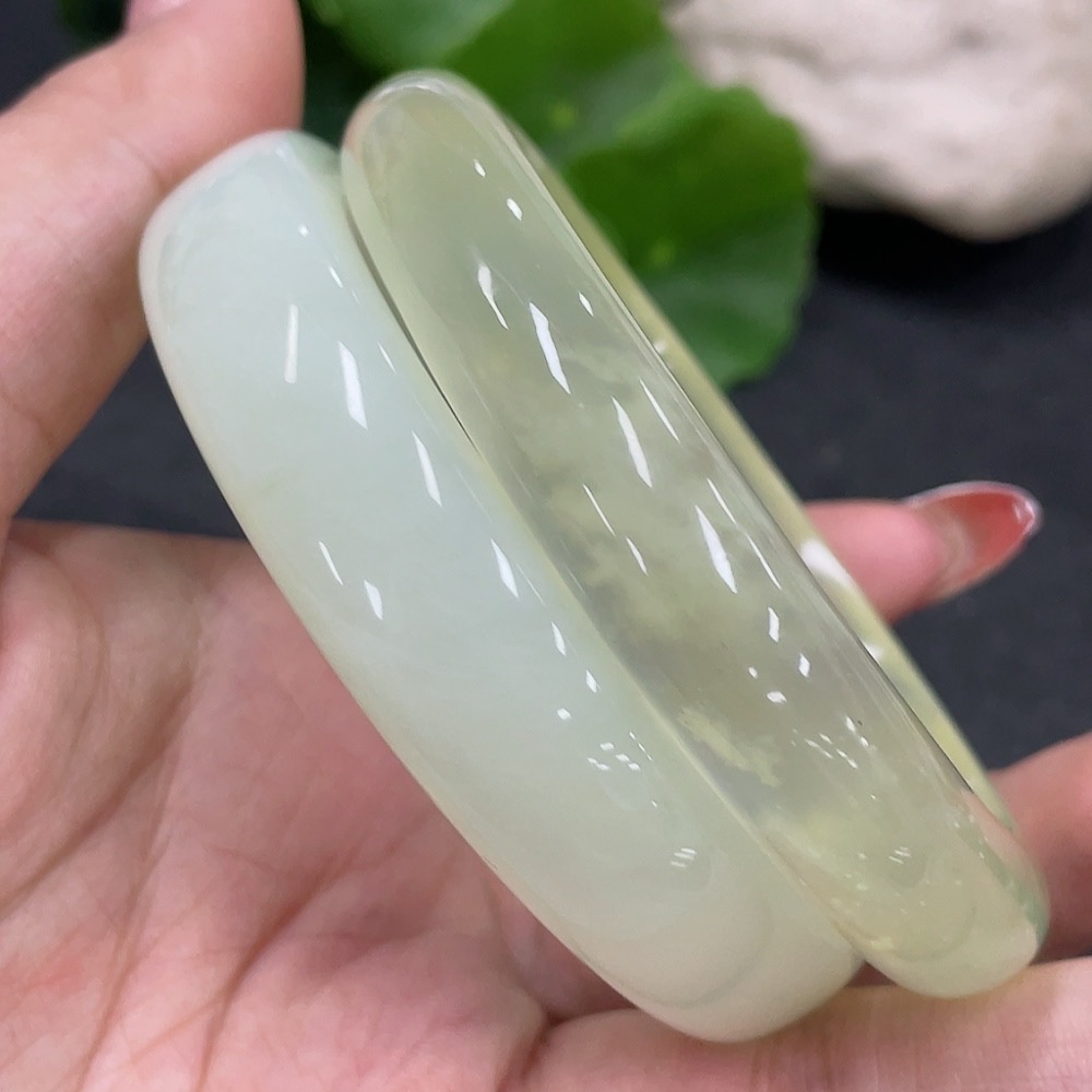 H34980146 Xiuyu (Serpentine Jade) Regular + Concubine Bracelet Size 56/(60.5/52) Total Weight Approx. 87.3g