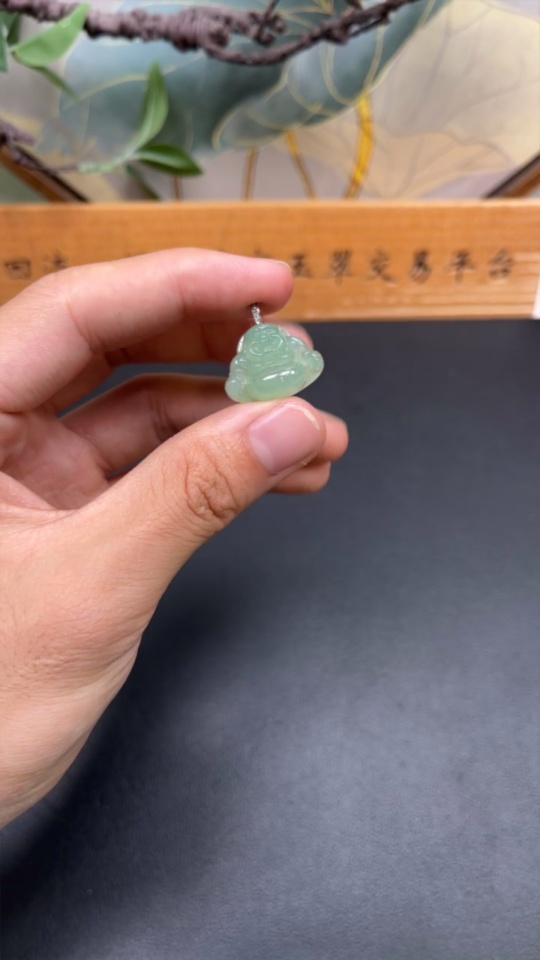 F34033981 Jadeite Buddha Pendant with 18K Gold Bail, Total Weight Approx. 3.5g, Non-Diamond