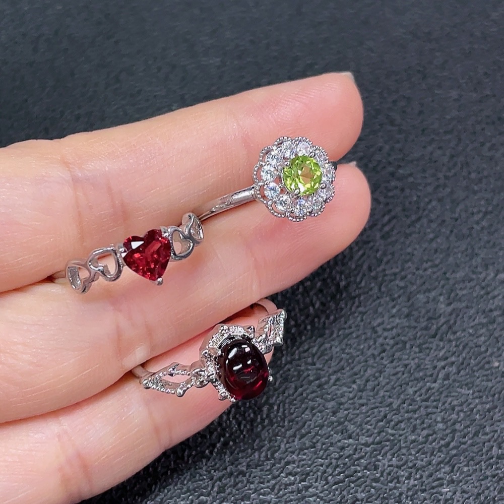 C33923065 Garnet + Peridot Ring, Non-Gold, Adjustable, Total Weight Approx. 6.01g, Sell as a Lot