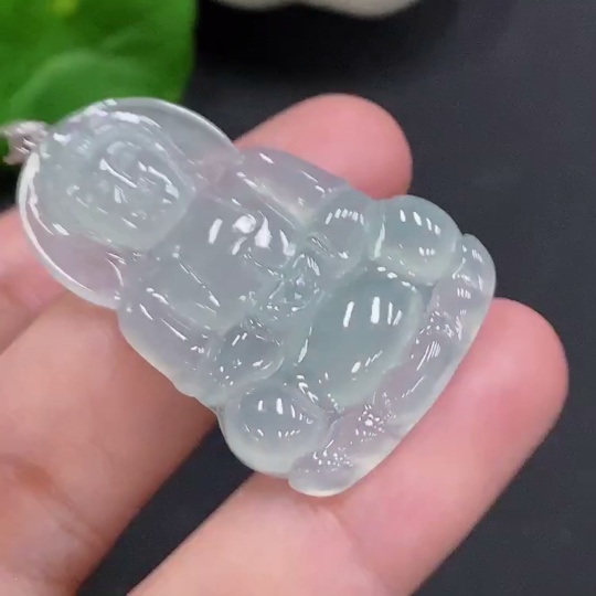 F34962399 Jadeite Guanyin Pendant with 18K Gold Clasp, Total Weight Approx. 7.7g (Set with Diamonds)
